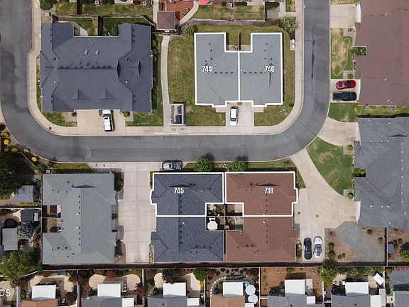 3rd image of 740 SW Kinsington Ct #741-744-745