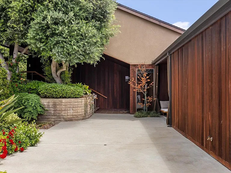 8496 Westway Dr — Photo 43