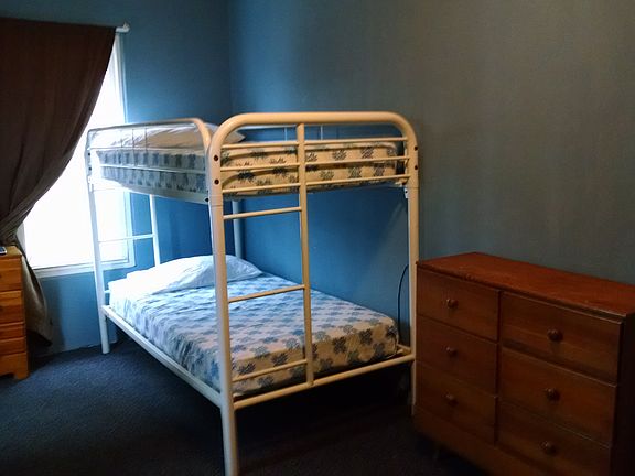 Apt#1FrntDplxFrntPorchBdrm