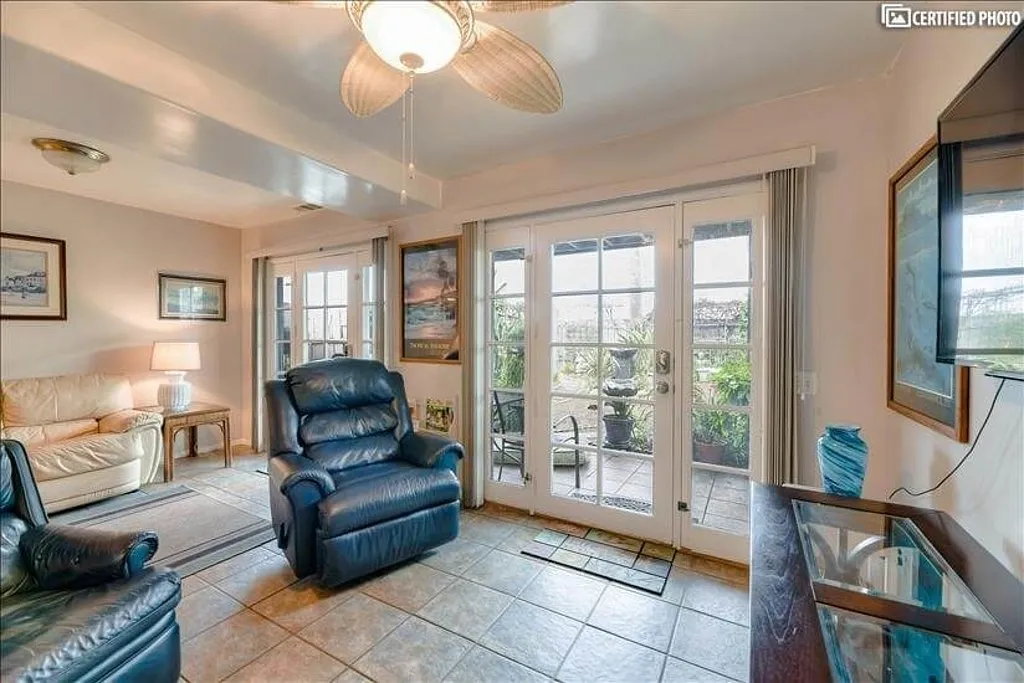 2 bed, 1.0 bath, $5,225 — Photo 2