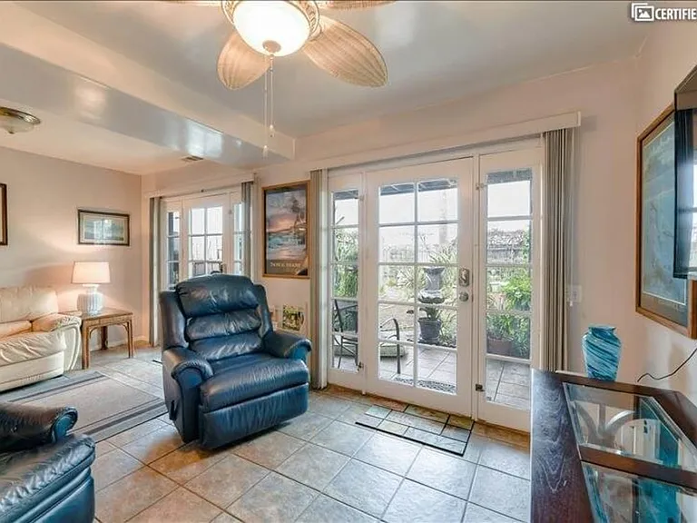 5118 W Point Loma Blvd — Photo 2