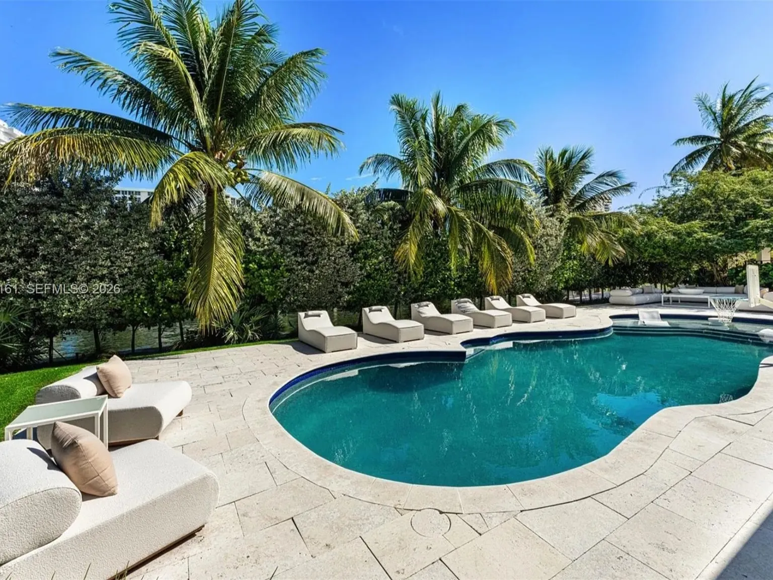 9 bed, 8.5 bath, 7481 sqft, $100,000 — Photo 4