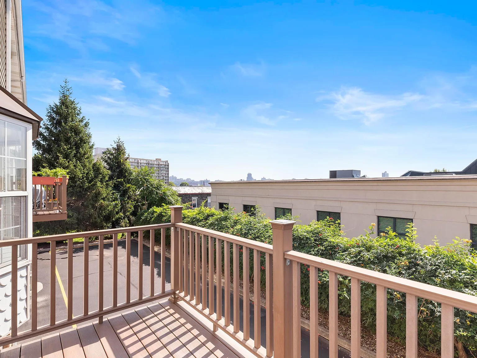 Panorama East — Photo 4