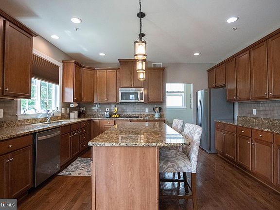 4th image of 43687 Wild Iris St
