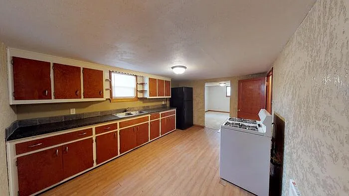 1 bed, 1.0 bath, $885 — Photo 2