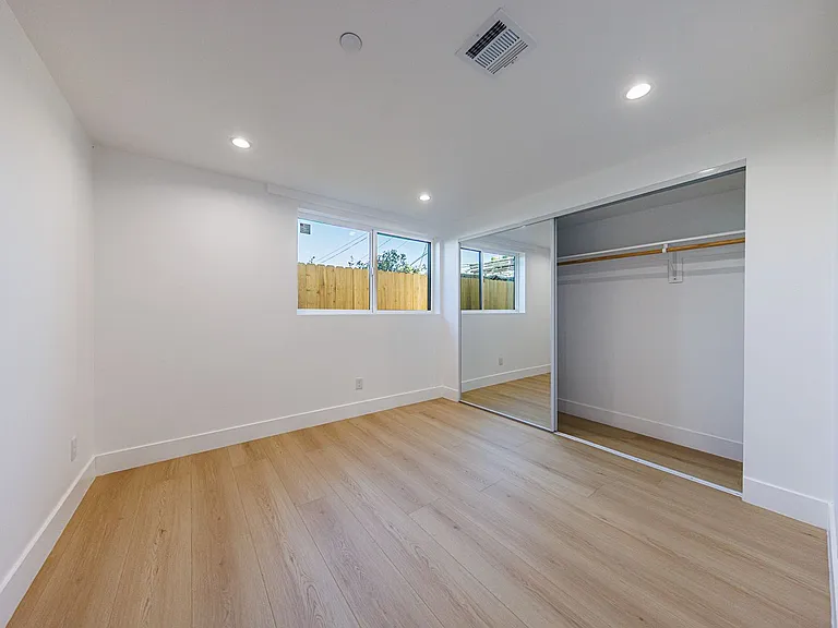 1330 S. Longwood Ave. — Photo 64