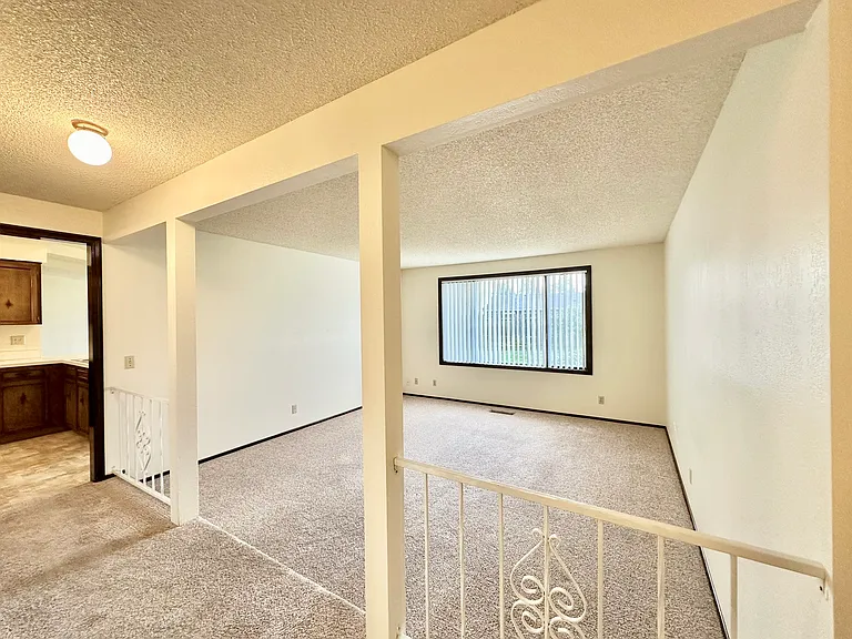 2346 Woodlawn Ct NE — Photo 3
