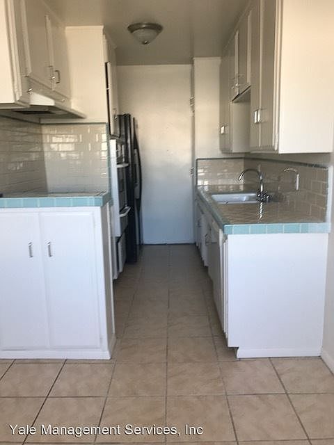 1st image of 725 N Hayworth Ave APT 06