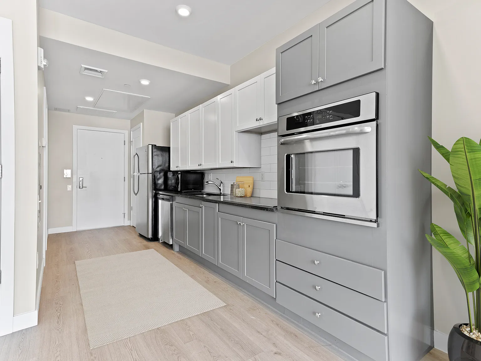 Walter Huntington Apartments — Photo 3