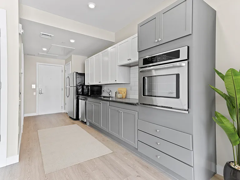 Walter Huntington Apartments — Photo 3