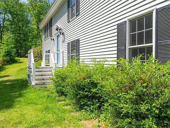 5th image of 115 Court House Ln