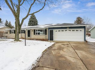 1482 Commanche Ave, Green Bay, WI 54313