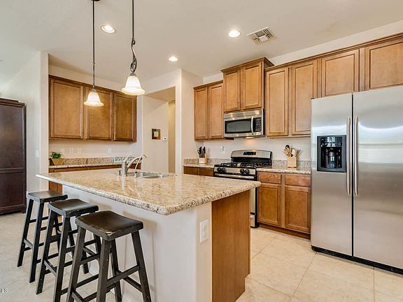 5th image of 2221 E Everglade Ln