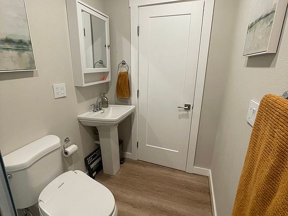 4th image of 558 35th Ave