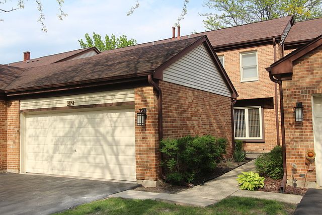 1st image of 1572 N Windsor Dr