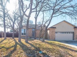 4300 Hidden Creek Dr, Arlington, TX 76016