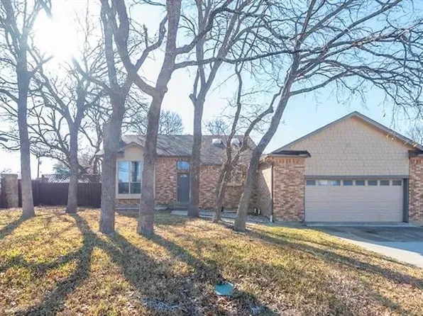 4300 Hidden Creek Dr, Arlington, TX 76016