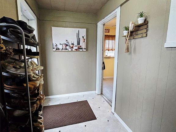 3rd image of 402 SW 2nd St