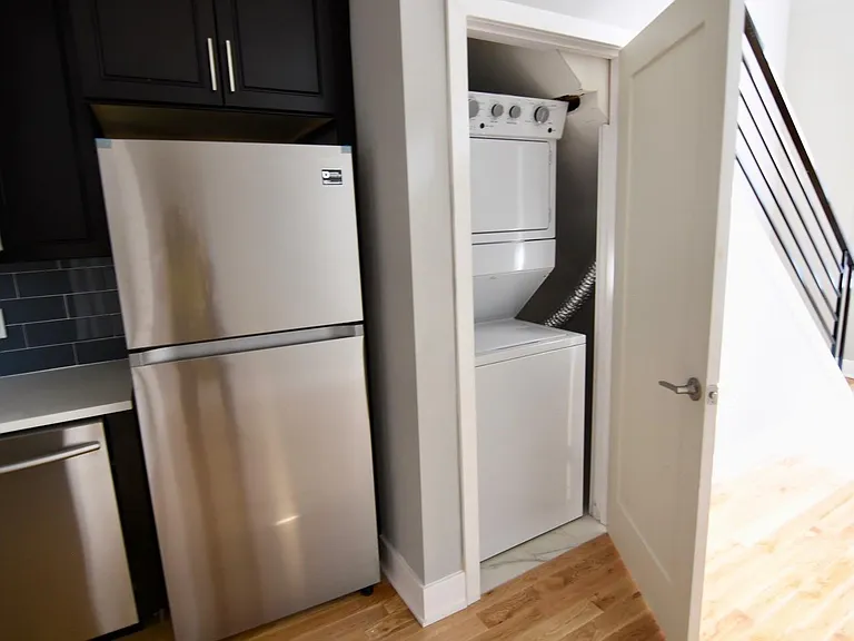 1525 W Girard Ave #105 — Photo 2