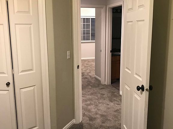 5th image of 2253 W Davenshire Ln