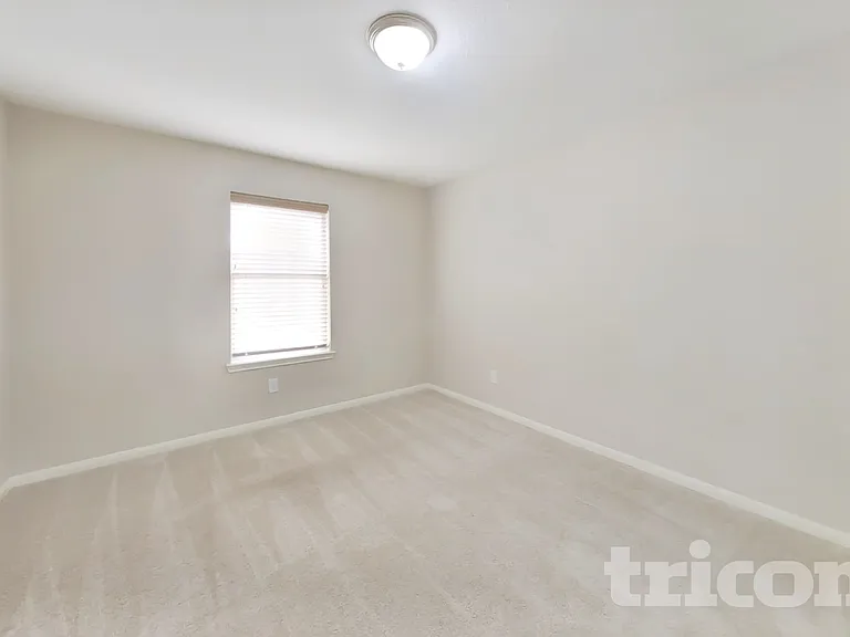 8523 W Highlands Xing — Photo 11