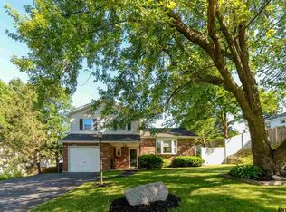 7 Sparrowbush Rd S, Latham, NY 12110