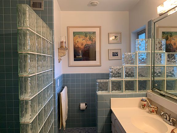 3rd image of 825 Royal Palm Pl