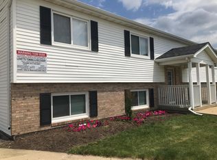 320 Barberry Ct, Dekalb, IL 60115