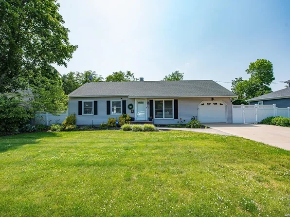94 Cedar Avenue, Islip, NY 11751