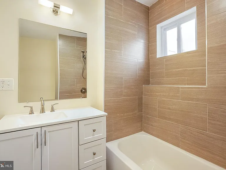 142 S Peach St — Photo 17