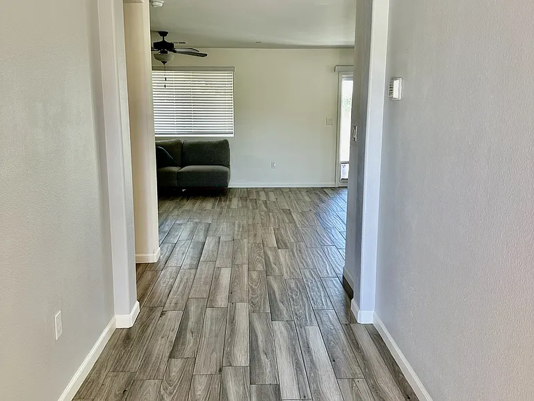 677 Country Pl — Photo 7