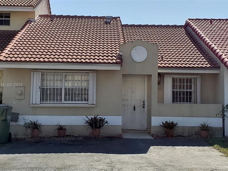 1st image of 1280 SE 9th St Unit 1280