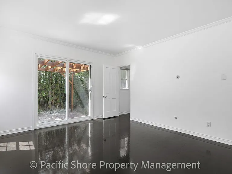 1521 S Curson Ave — Photo 10