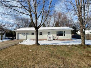 82 Myrna Jane Dr, Oshkosh, WI 54902