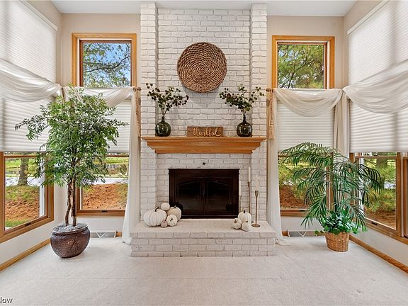 5th image of 201 Blackstone Cir