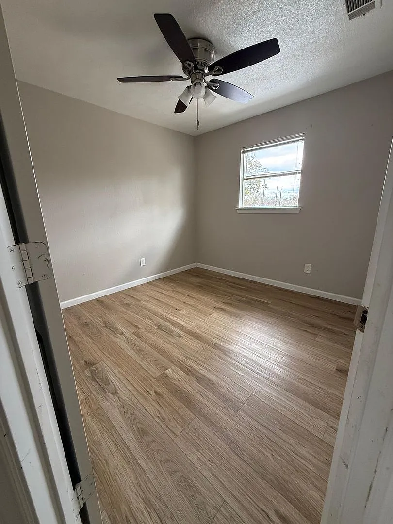 2575 Primrose Street — Photo 4