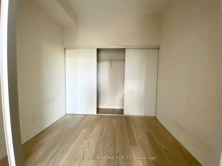 17 Dundonald St #806 — Photo 8