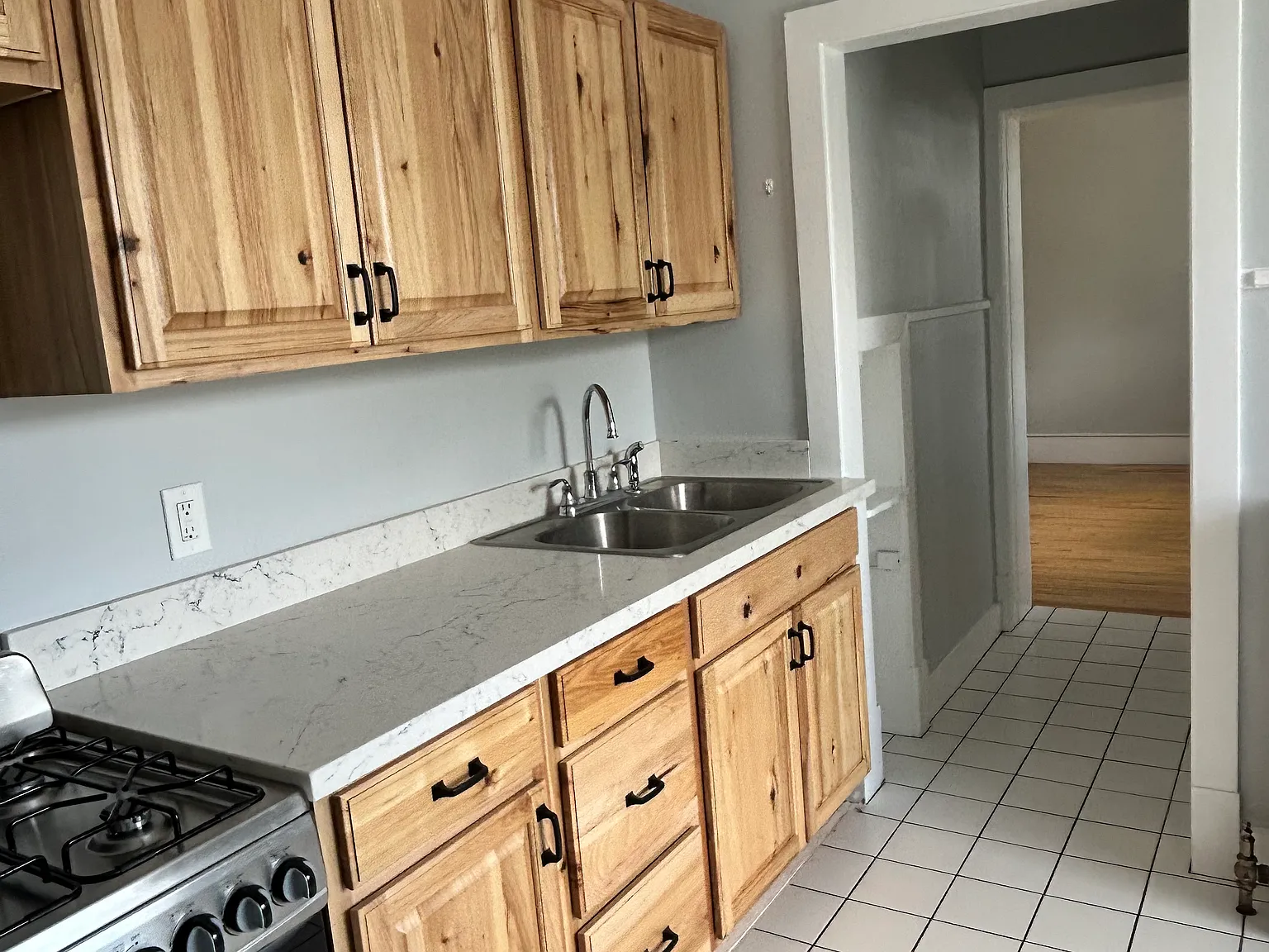 1 bed, 850 sqft, $1,550 — Photo 3