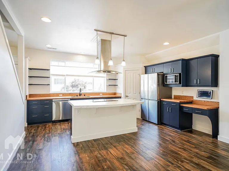 13908 NE 23rd Ave — Photo 3