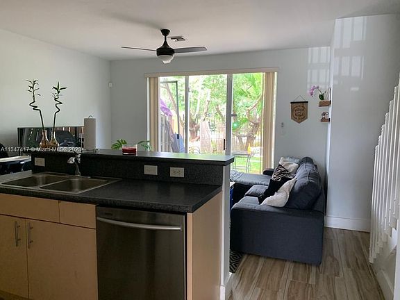 4th image of 4275 NE 10th Ct #4275