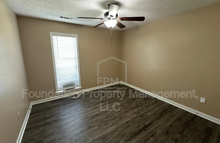 4377 Springwind Rd — Photo 14