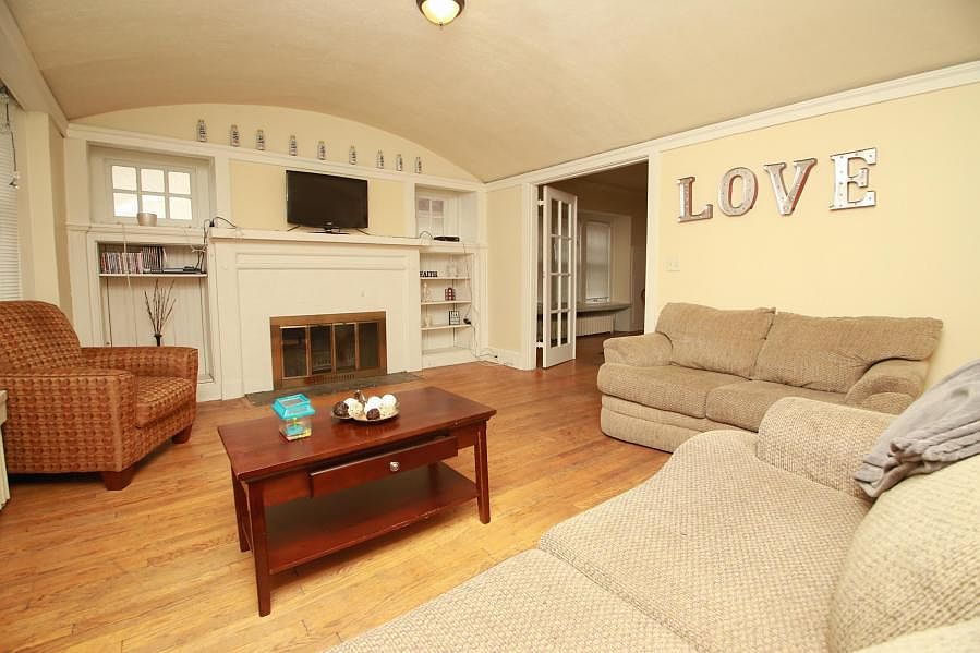 1st image of 3029 N Farwell Ave