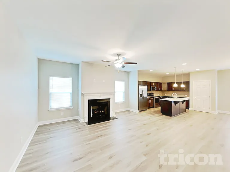 1139 Westgate Dr — Photo 3