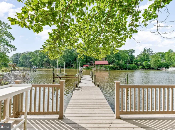 24611 Greenview Dr, Hollywood, MD 20636