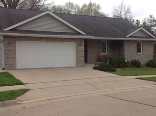 3534 Eclipse Cir, Dubuque, IA 52003