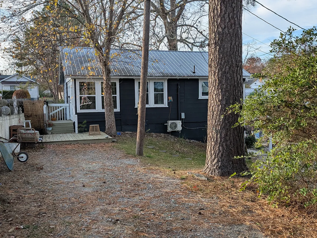 Building Photo - 306 Davis St #A