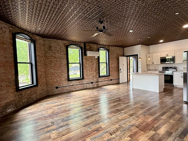 101 N Jefferson St — Photo 15