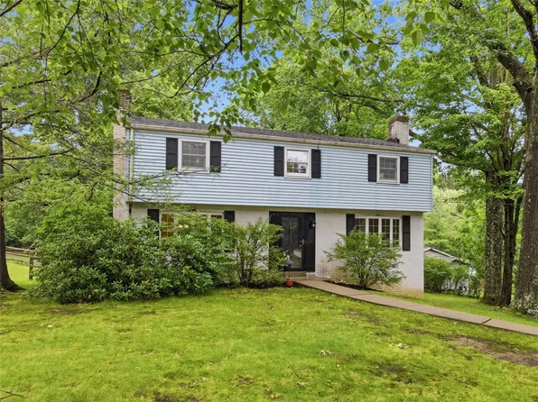 202 Falconhurst Dr, Pittsburgh, PA 15238