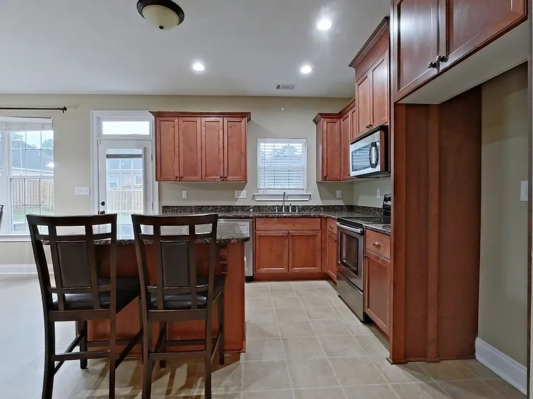 611 Baldwin Pl — Photo 11