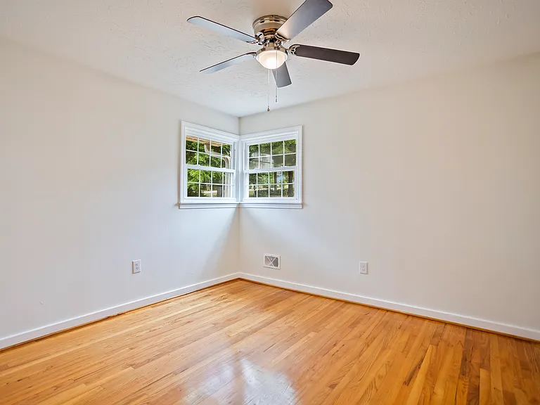 1831 Courtney Dr — Photo 13